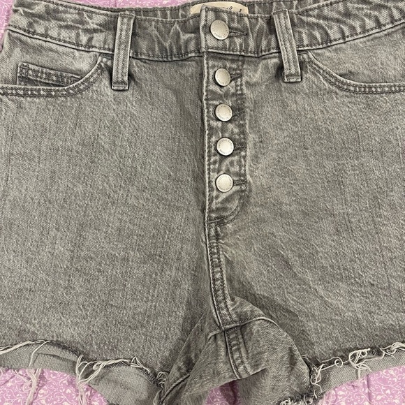Gray High-Waisted Universal Thread Jean Shorts with Frayed Hem - Picture 6 of 10